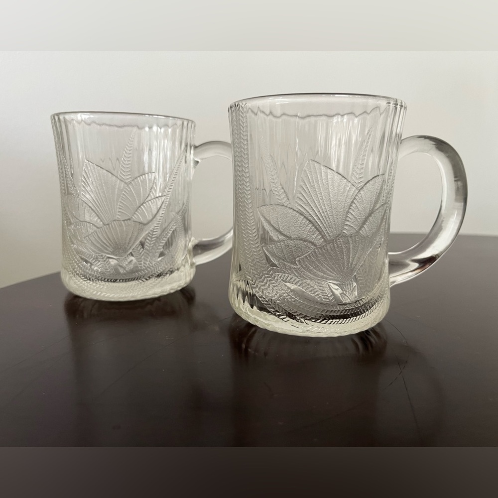 Pair of Arcoroc Canterbury Crocus Glass Mugs France